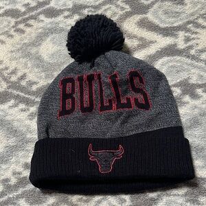 Mitchell & Ness Bulls Kids Beanie in Black and Gray